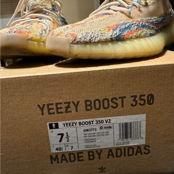 Yeezy Boost 350 V2 - Picture 4 of 4